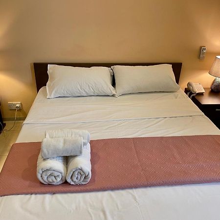 Malta Paradise Central Accomodation Hotel Saint Julian's Bagian luar foto