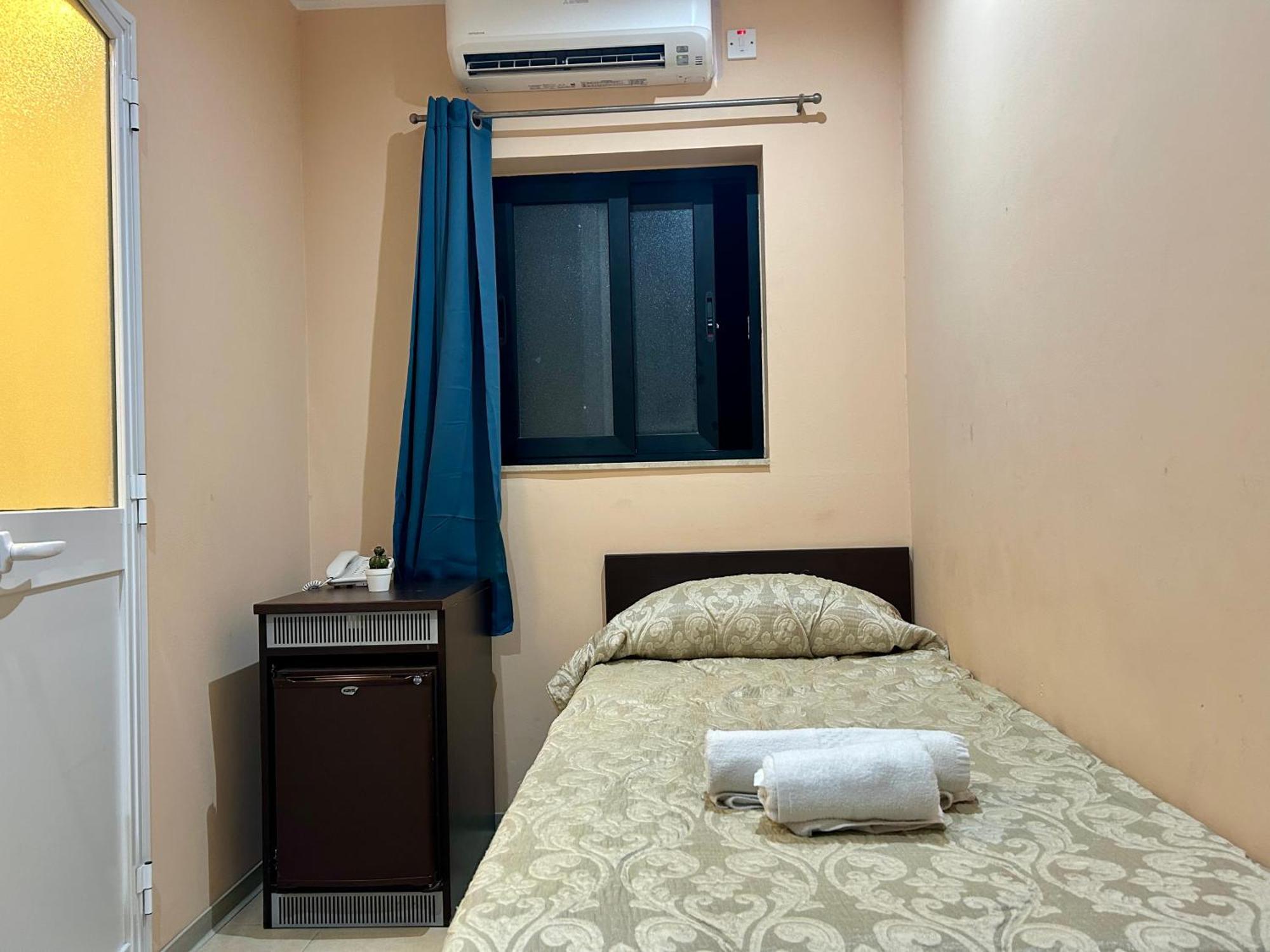 Malta Paradise Central Accomodation Hotel Saint Julian's Bagian luar foto