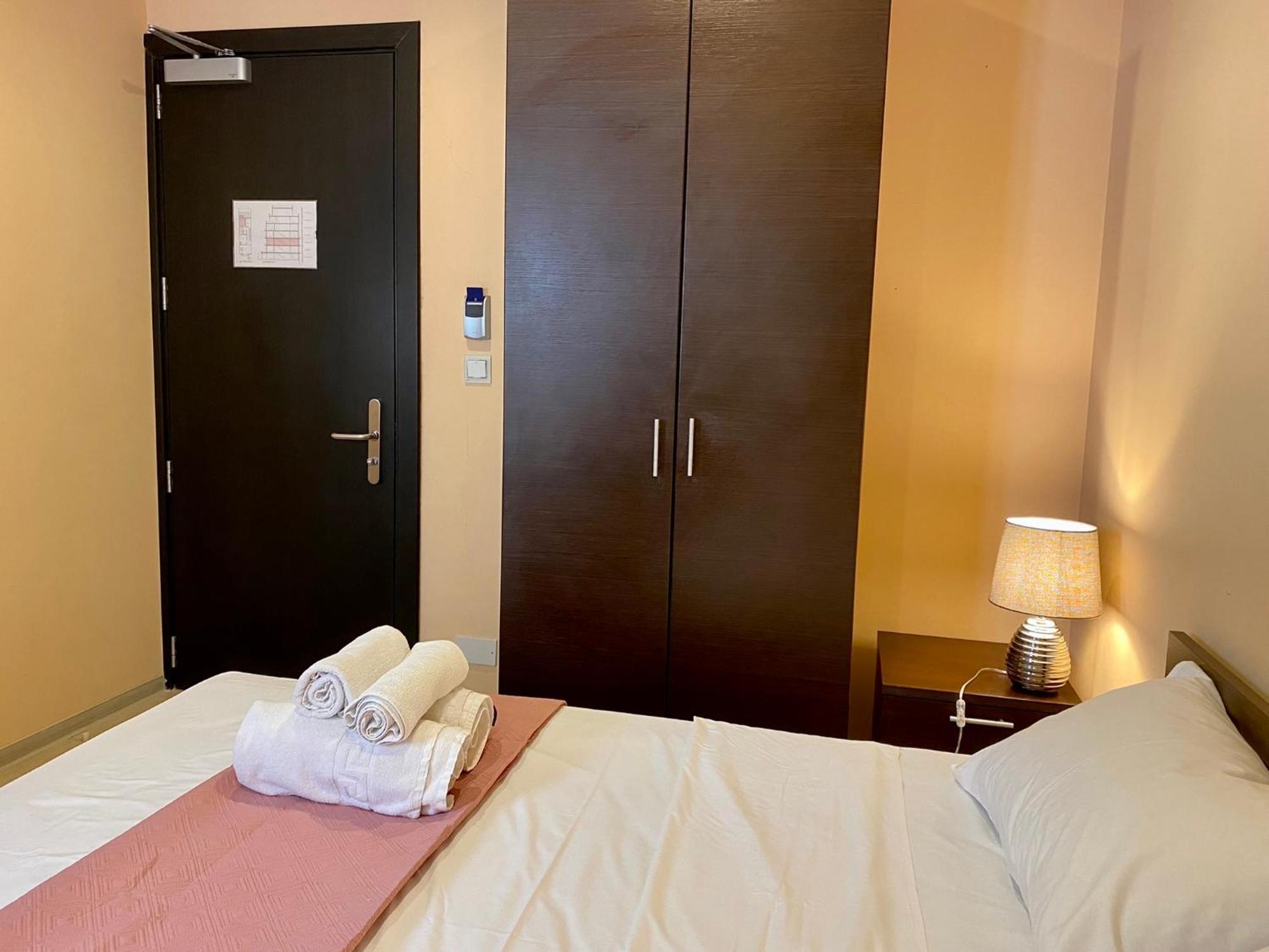 Malta Paradise Central Accomodation Hotel Saint Julian's Bagian luar foto