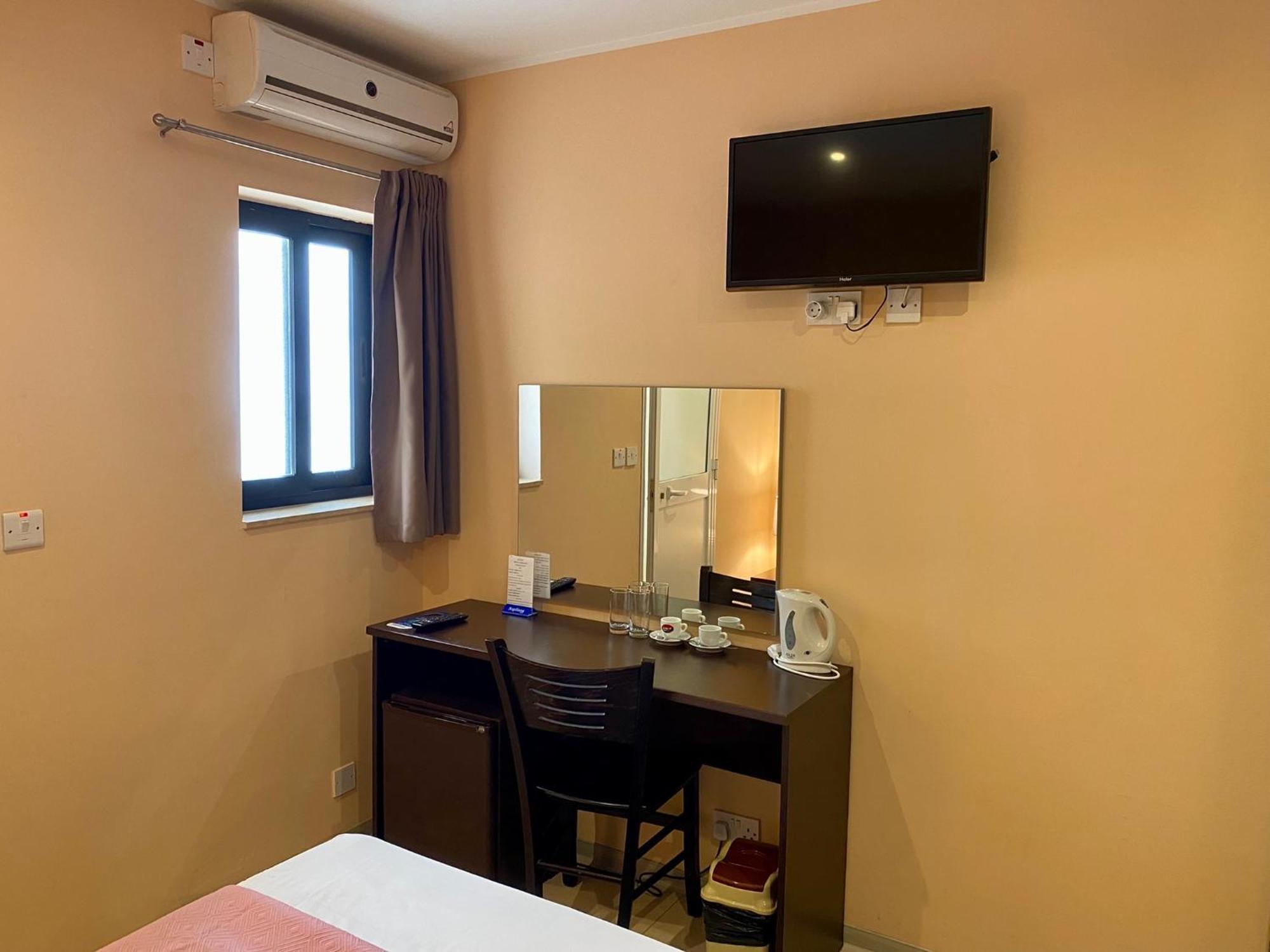 Malta Paradise Central Accomodation Hotel Saint Julian's Bagian luar foto
