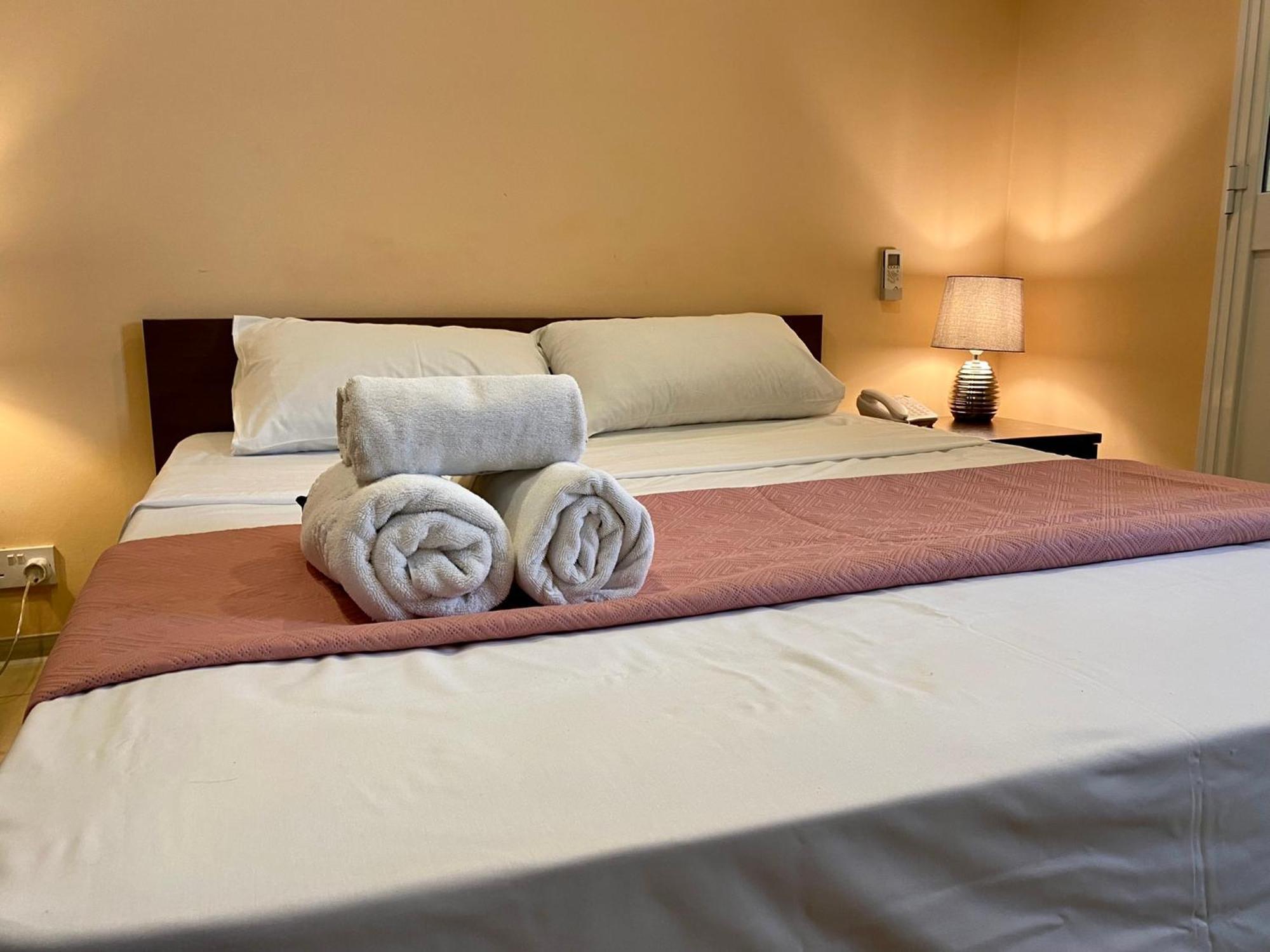 Malta Paradise Central Accomodation Hotel Saint Julian's Bagian luar foto
