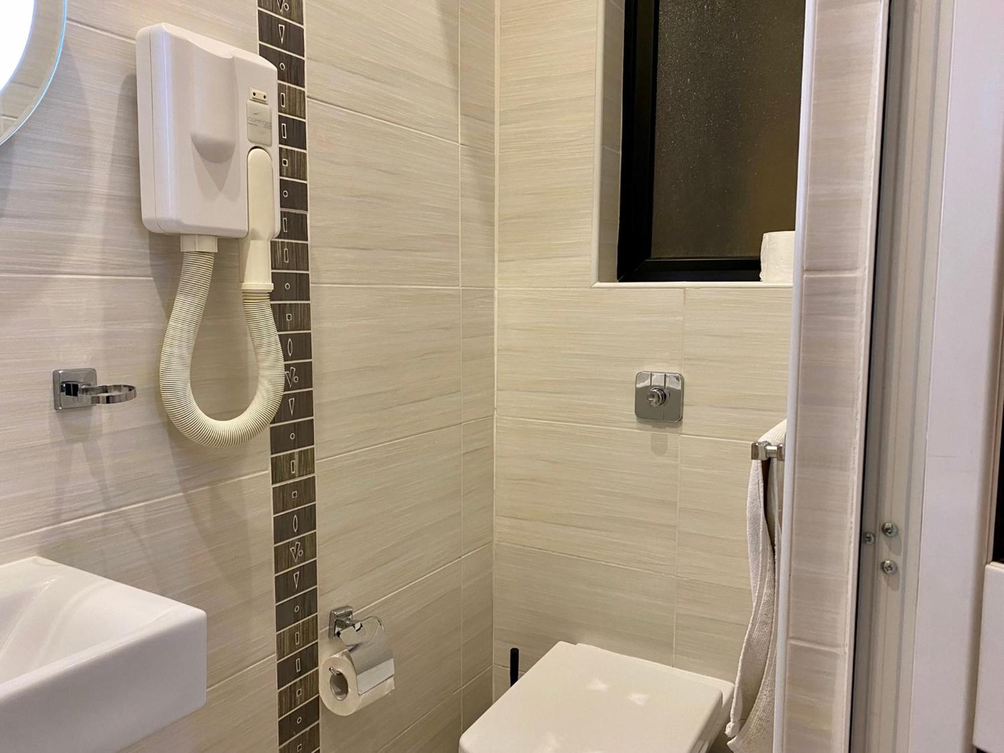 Malta Paradise Central Accomodation Hotel Saint Julian's Bagian luar foto