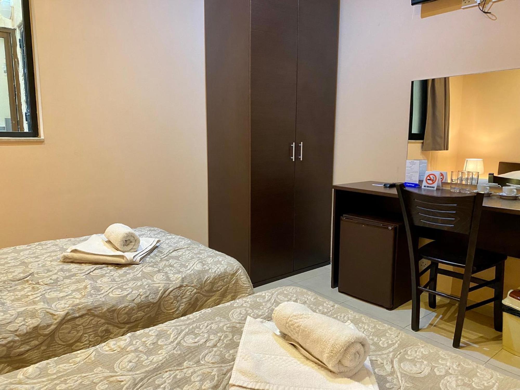 Malta Paradise Central Accomodation Hotel Saint Julian's Bagian luar foto