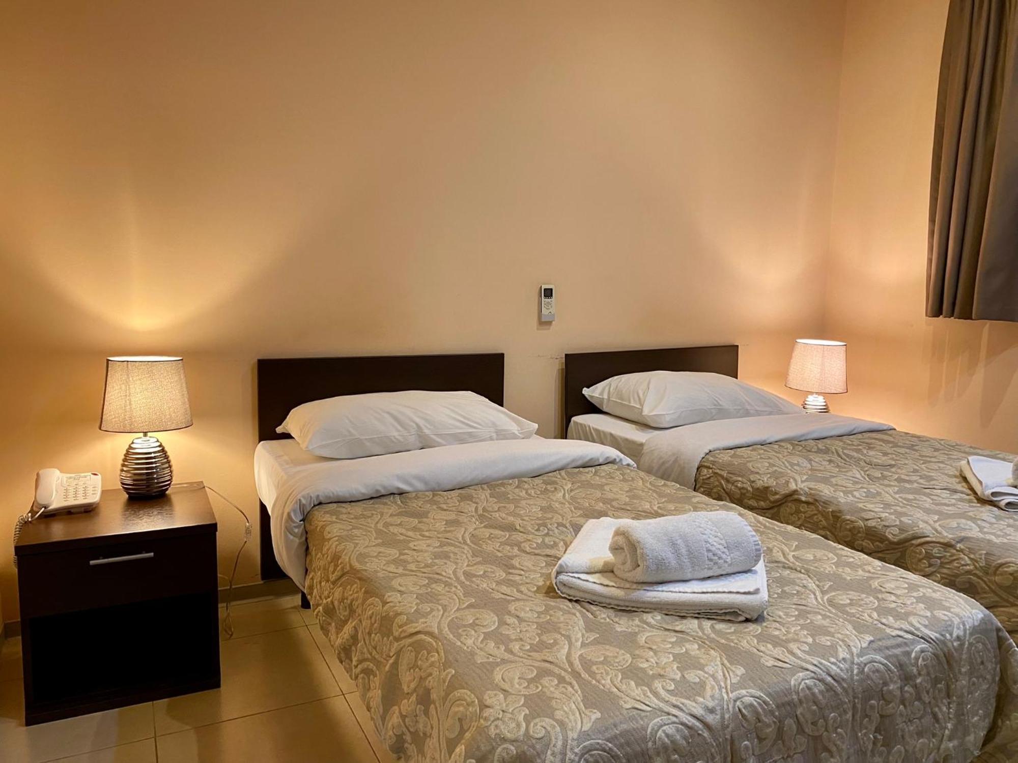 Malta Paradise Central Accomodation Hotel Saint Julian's Bagian luar foto