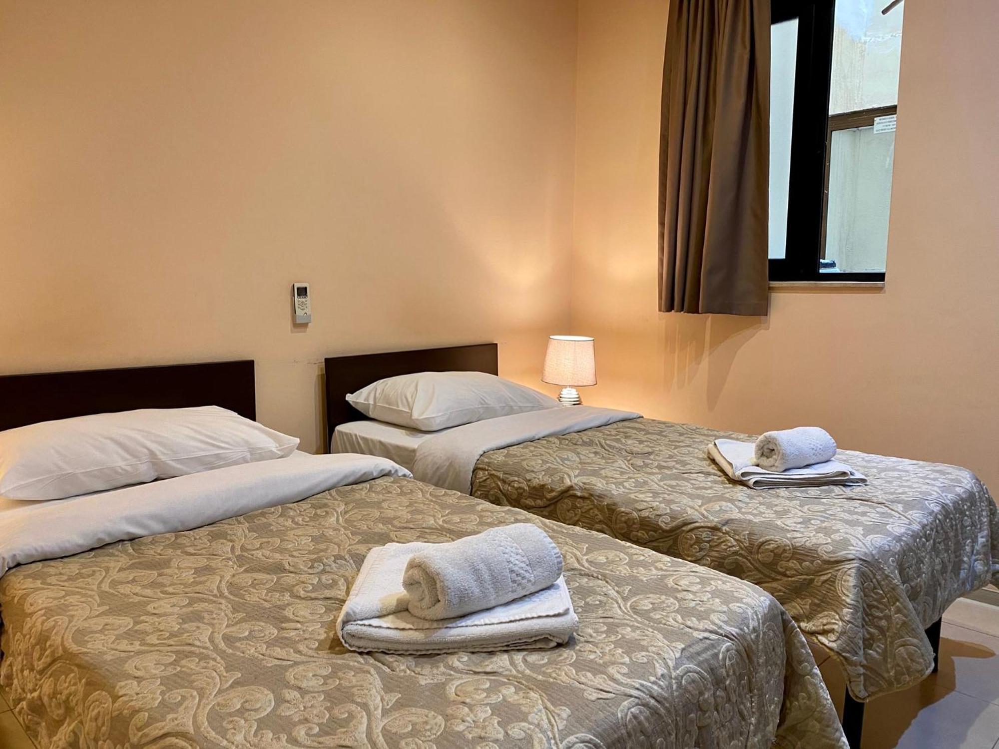 Malta Paradise Central Accomodation Hotel Saint Julian's Bagian luar foto