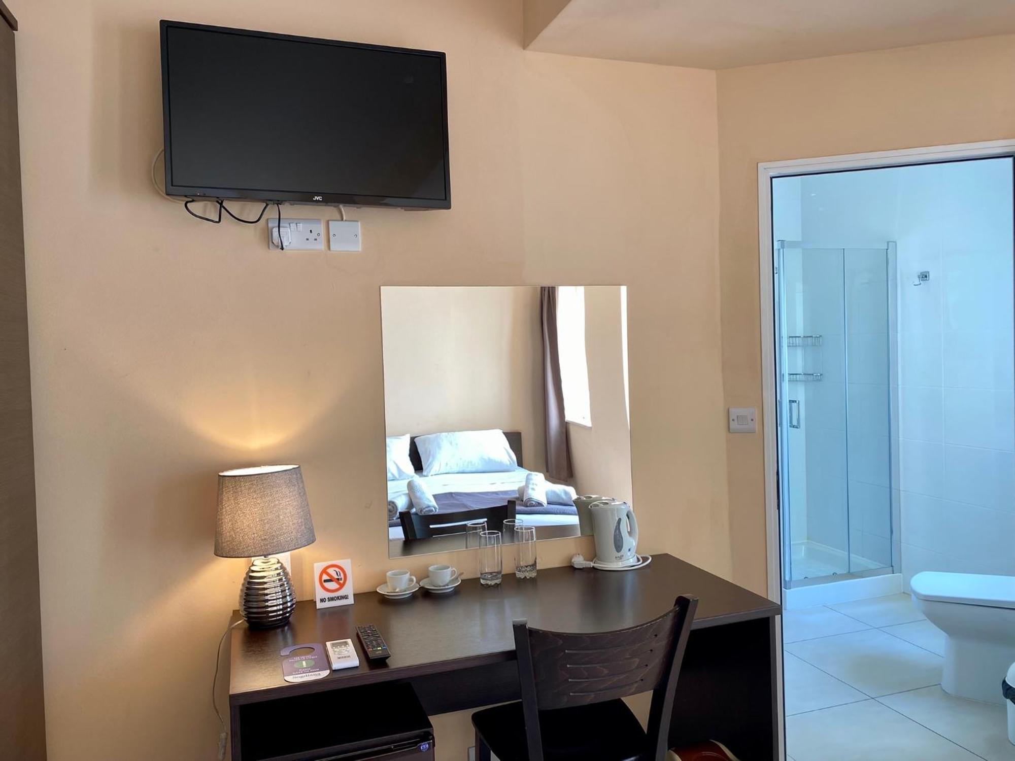 Malta Paradise Central Accomodation Hotel Saint Julian's Bagian luar foto
