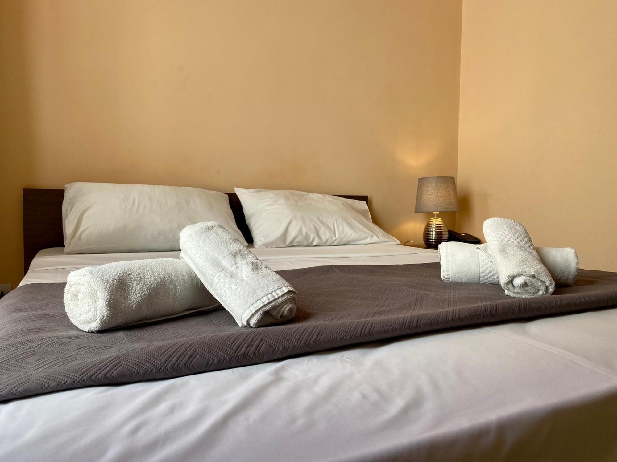 Malta Paradise Central Accomodation Hotel Saint Julian's Bagian luar foto