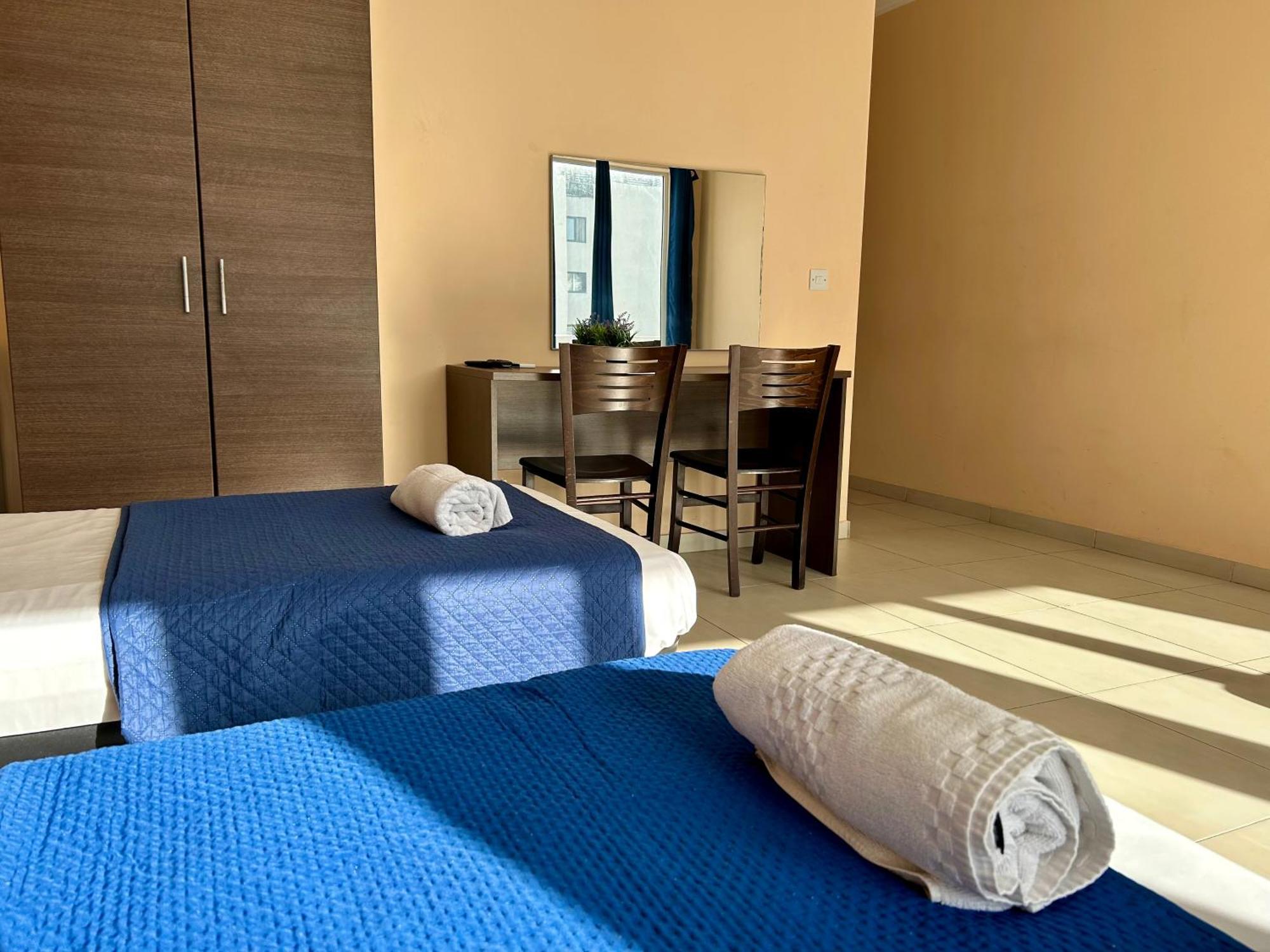 Malta Paradise Central Accomodation Hotel Saint Julian's Bagian luar foto