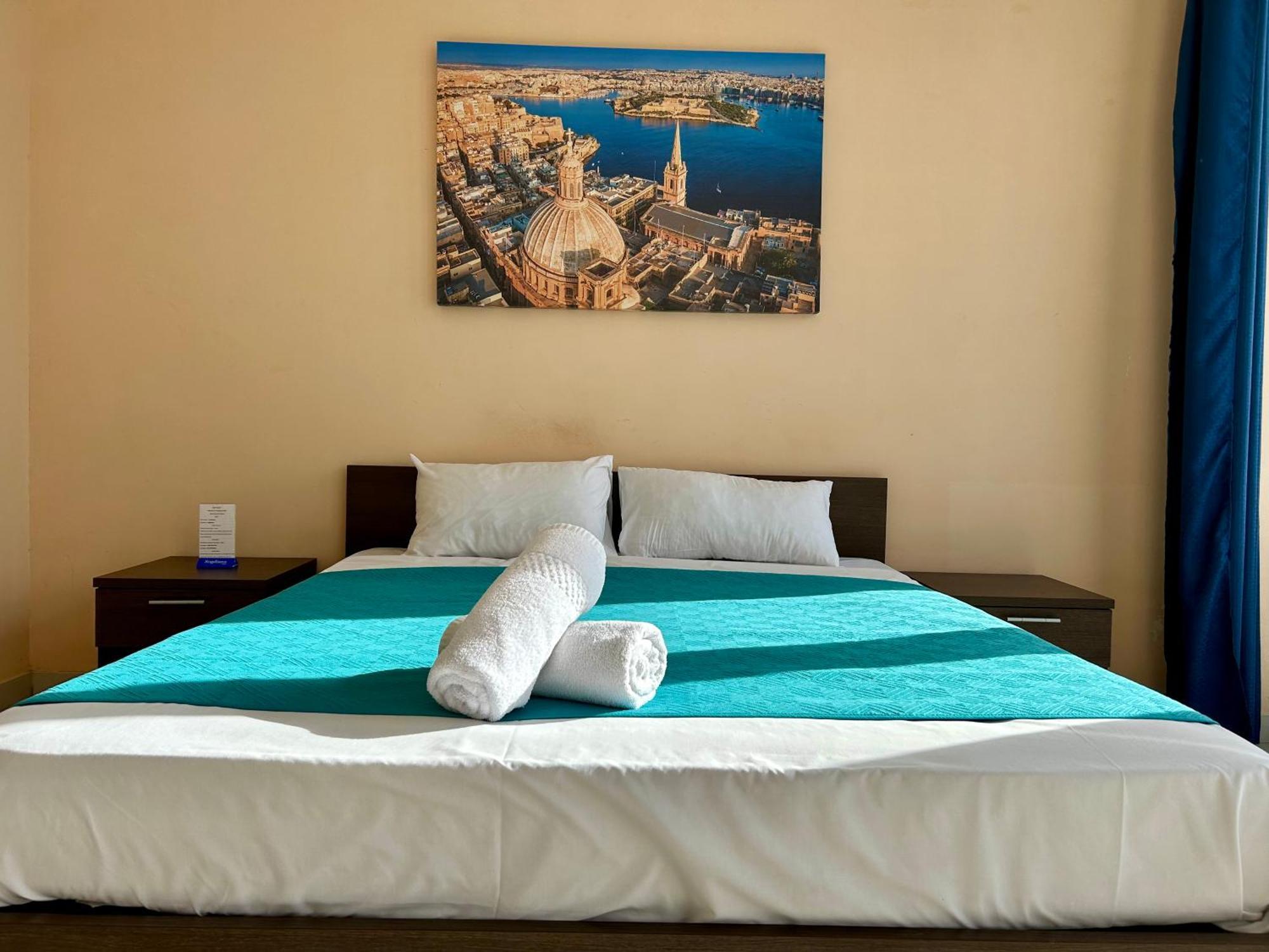 Malta Paradise Central Accomodation Hotel Saint Julian's Bagian luar foto
