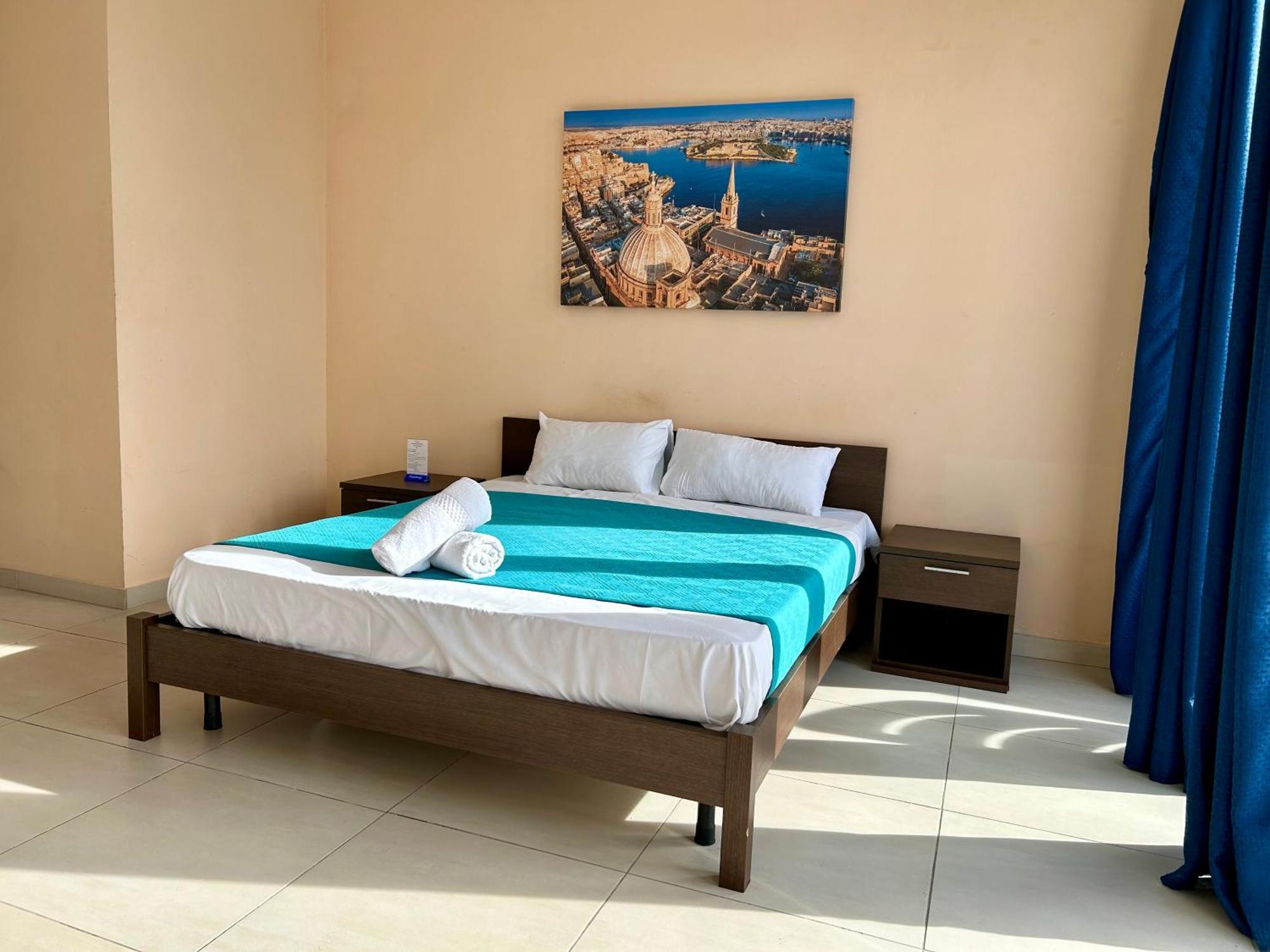 Malta Paradise Central Accomodation Hotel Saint Julian's Bagian luar foto